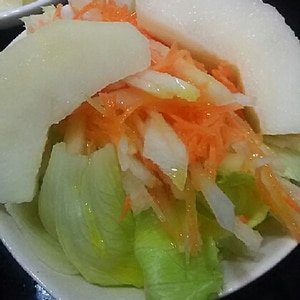 フルーツドレッシングで生野菜サラダ♪（梨）